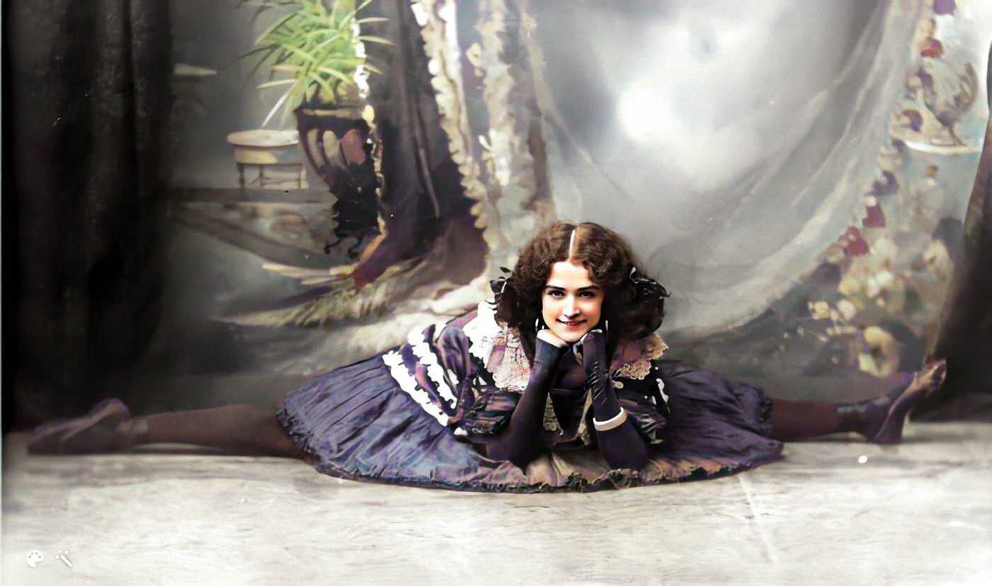 Lily Flexmore Splits