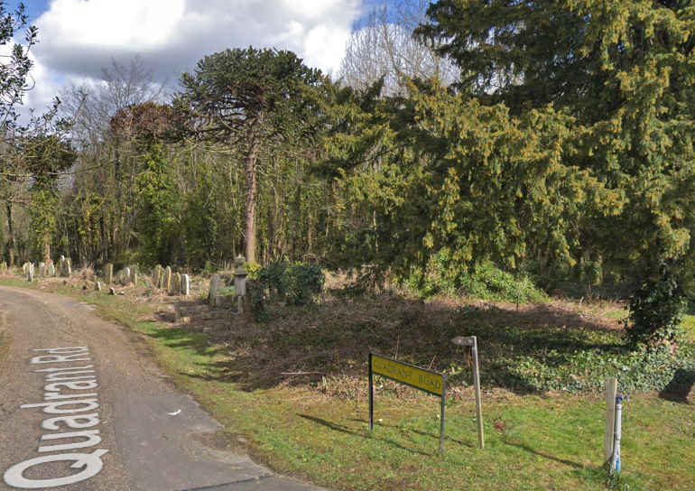 Quadrant Road with water tap near signpost